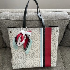 Calvin Klein Purse (Brand New) Never been used.